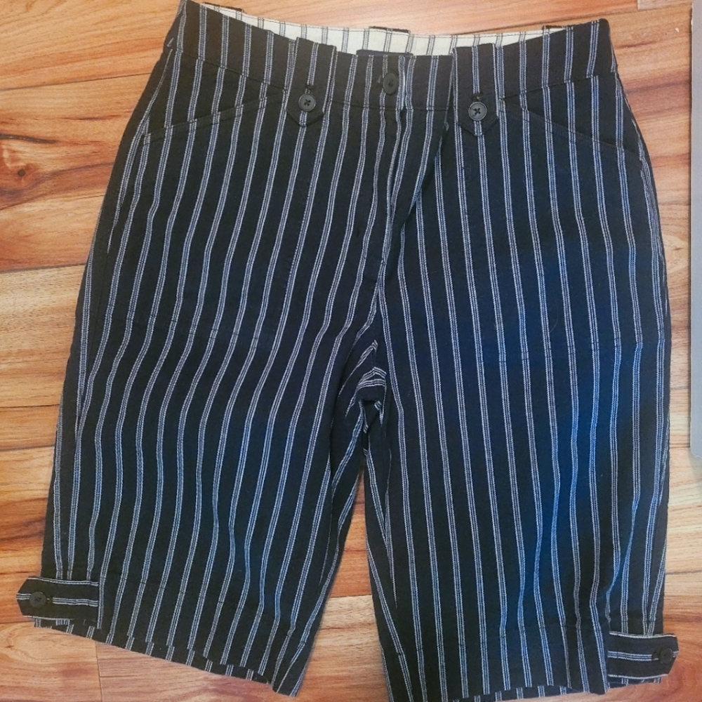 Womens shorts size 8 Jones New York